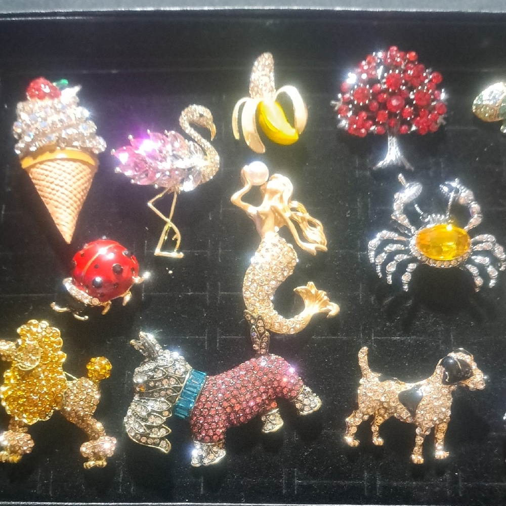 Elegant Gold and Silver Brooches - Picture 2 of 11